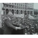Sandro Pertini nel comizio in Piazza della Vittoria il 28 giugno 1960. Fotografia di Giorgio Bergami