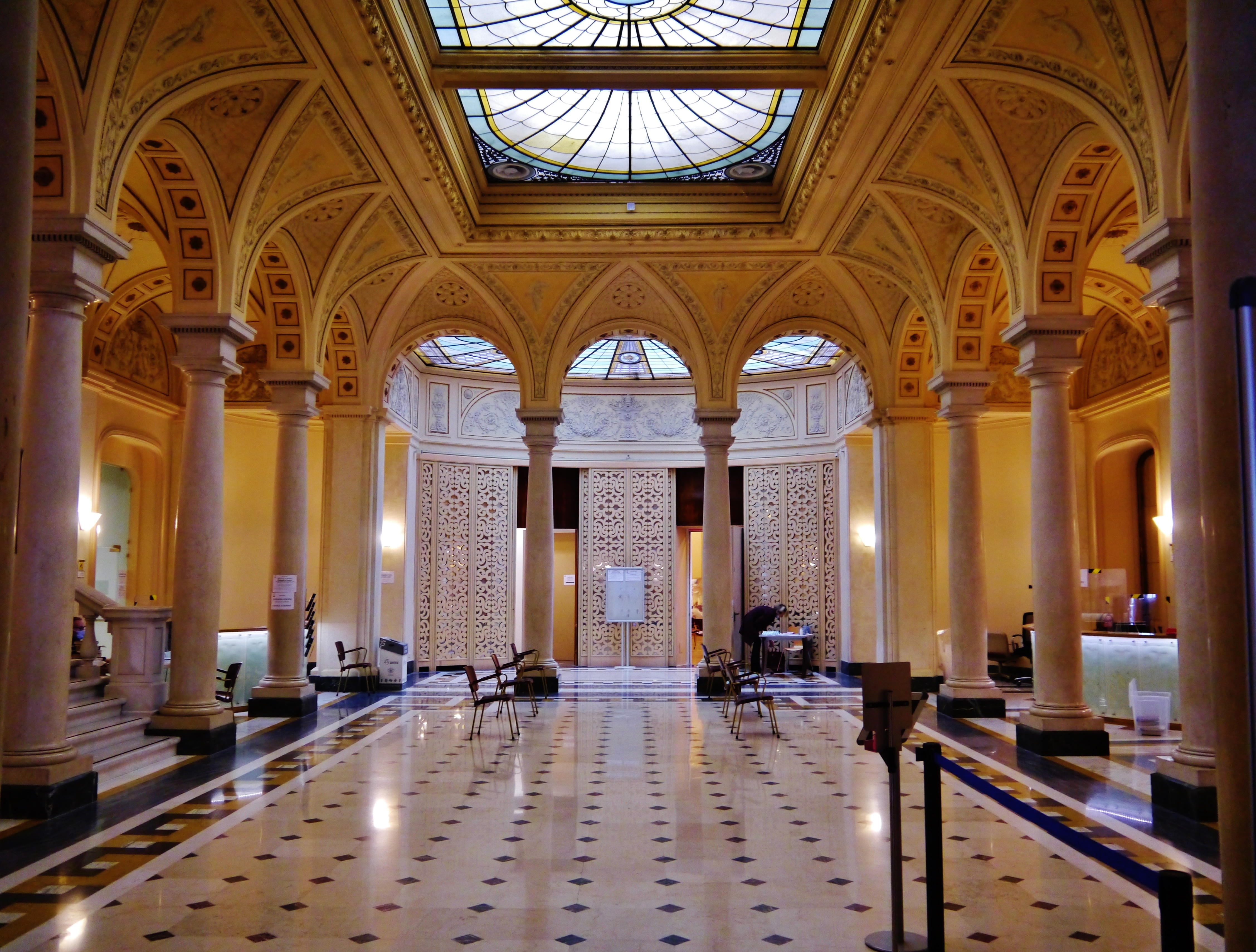 l'atrio della biblioteca universitaria di genova