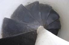 scala a chiocciola nel collegio dei gesuiti, prima sede della biblioteca universitaria di genova